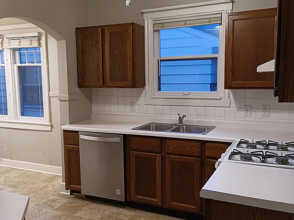 1st image of 2125 Wealthy St SE