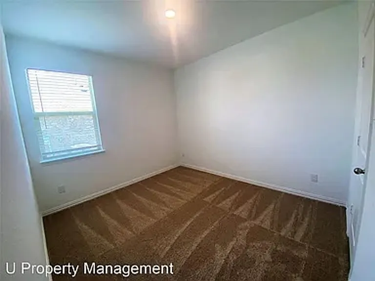 624 Fitzroy Ln — Photo 8