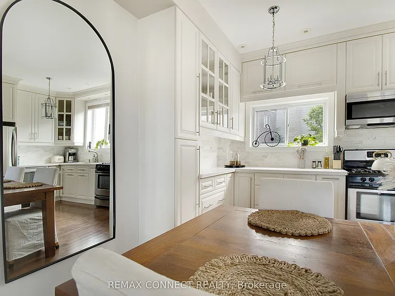 565 Shuter St — Photo 12