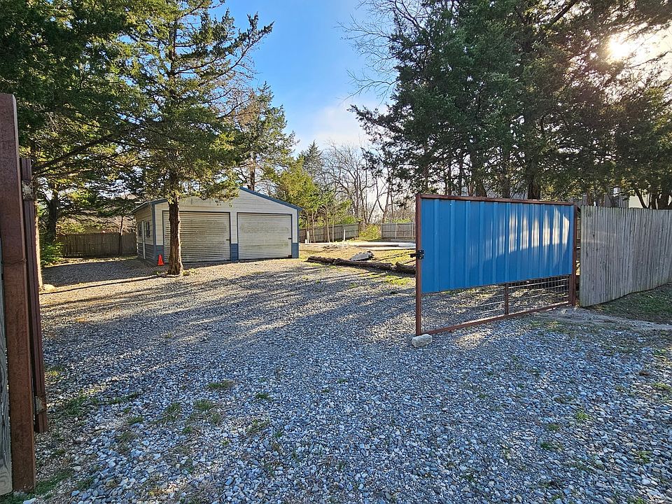 1st image of 304 Willow Dr