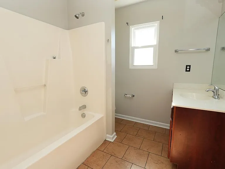 18007 Lynn Ln — Photo 8