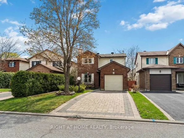 26 Denham Way, Ottawa, ON K2S 1H5