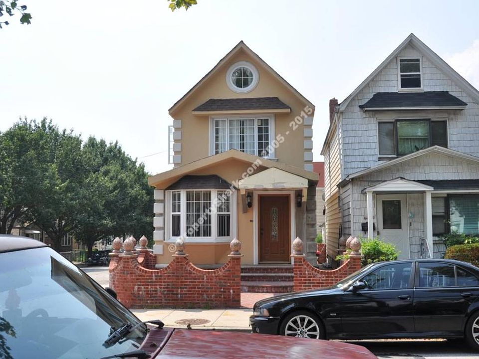 1st image of 10620 142nd St