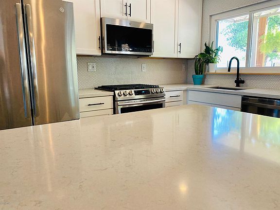 5th image of 2323 E Glenrosa Ave