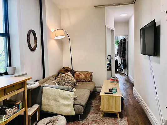 Rented by Bond New York | media 8