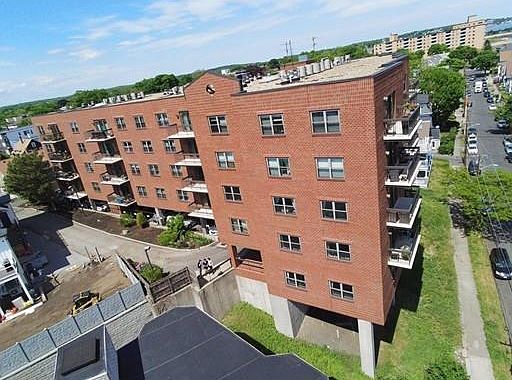 2nd image of 12 Chancery Ct #Penthouse 3