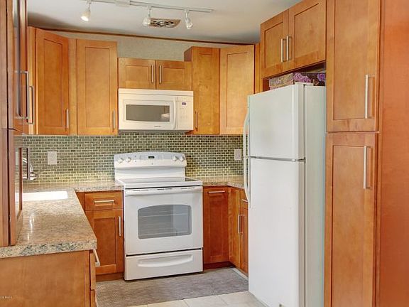 3rd image of 7 Moccasin Dr #B