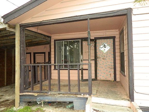 2nd image of 3435 Gardenia St