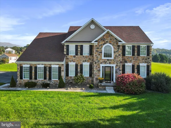 1255 Summerswood Dr, Saint Thomas, PA 17252