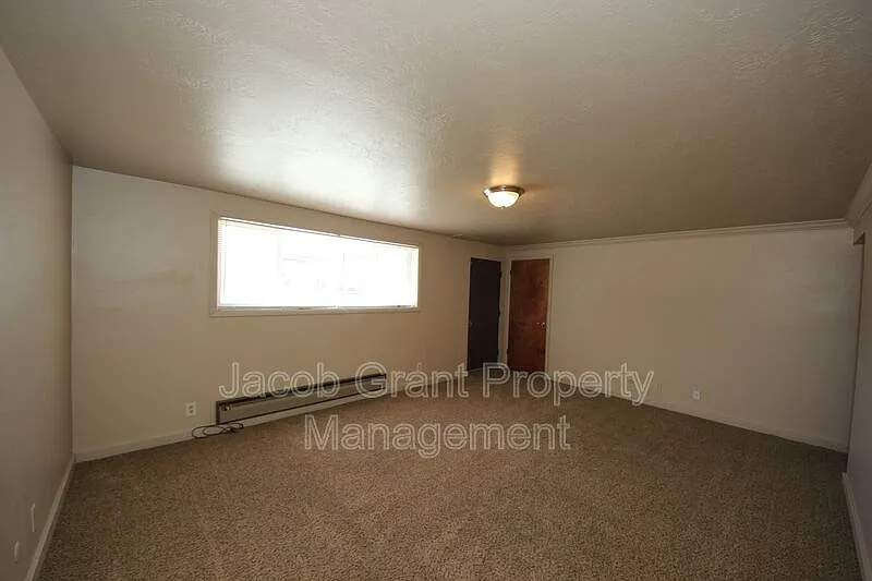 Building Photo - 756 Wayne Ave #4