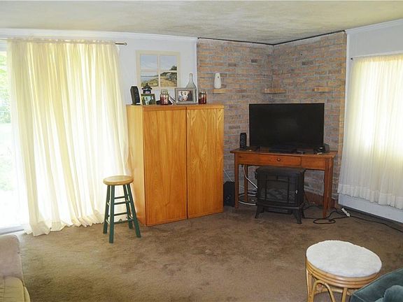 4th image of 26 Bailey Dr