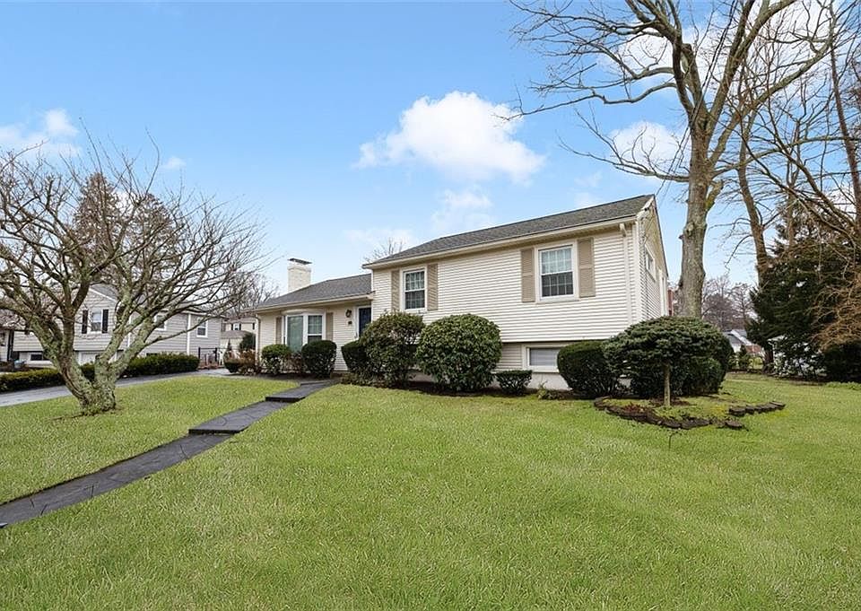 1st image of 52 Firglade Dr