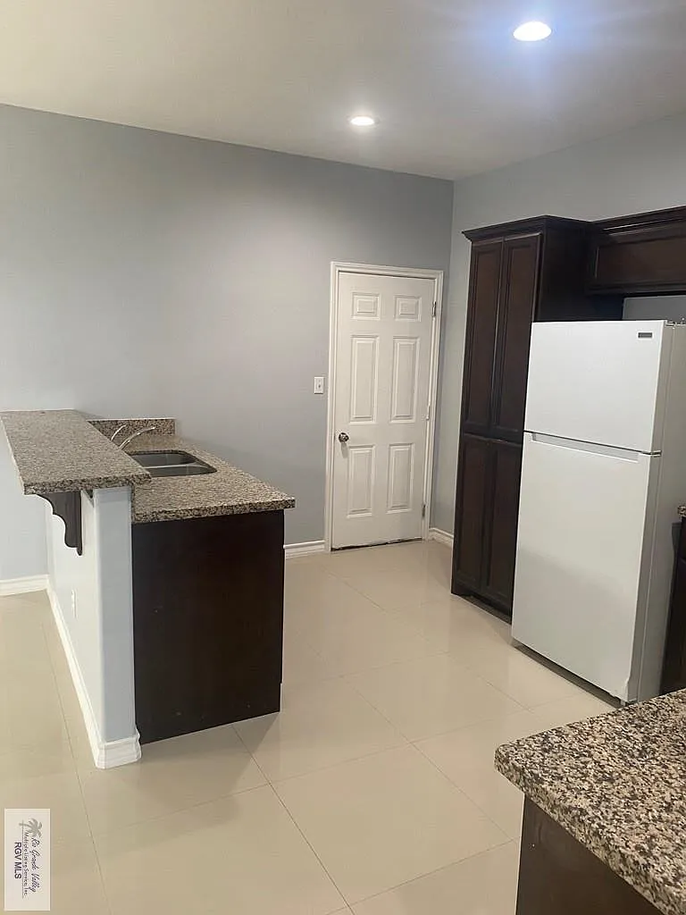 3 bed, 2.0 bath, 1200 sqft, $1,450 — Photo 4