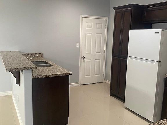 4th image of 4409 Santee Dr Unit B