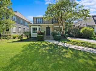 377 Downing Rd, Riverside, IL 60546