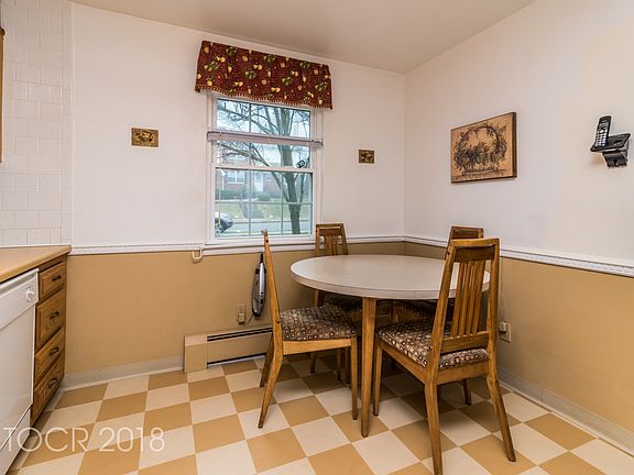 3rd image of 302 Parkside Dr