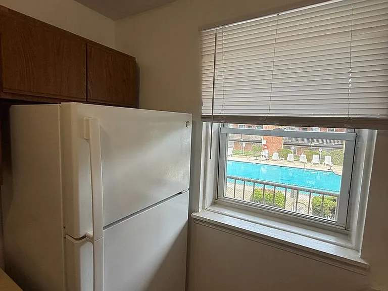 Colonial Point Apartments — Photo 26