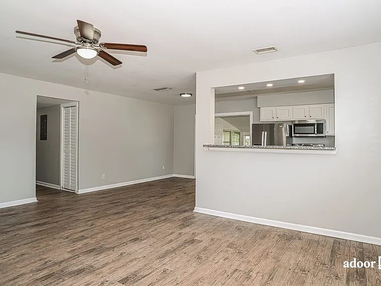 7720 Lazeau Dr — Photo 6