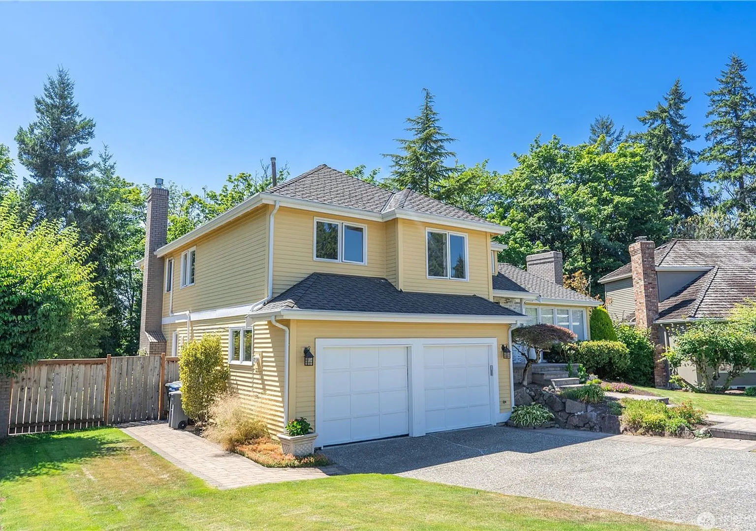 4Bd/2.5Ba Bellevue Home — Photo 3