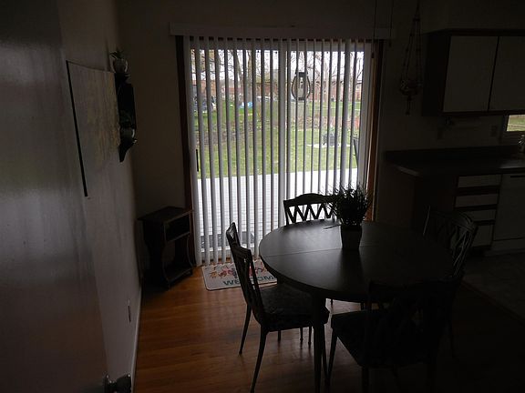4th image of 1516 Barton Blvd