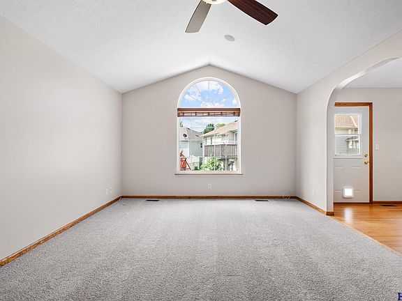 5th image of 8011 Creek View Ct