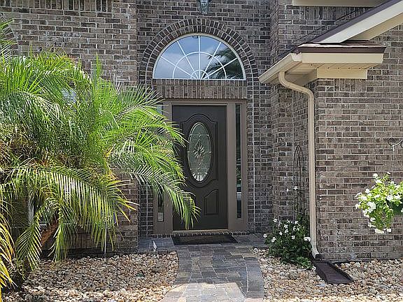 4th image of 1749 Redwood Ln