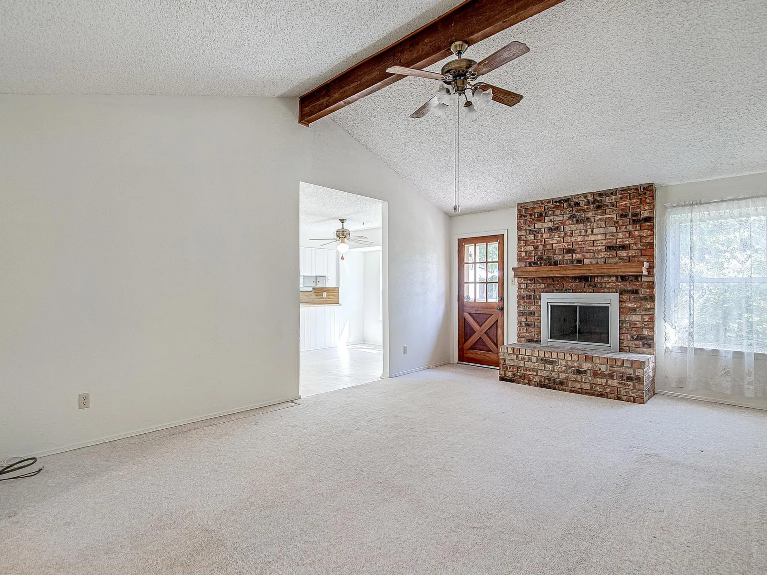 3 bed, 1352 sqft, $1,875 — Photo 3