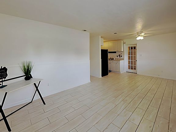 4th image of 2426 S Marshall Ave