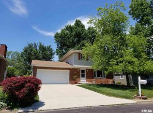 5025 W Lauder Ct, Peoria, IL 61607