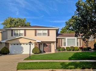 922 E Waverly Dr, Arlington Heights, IL 60004