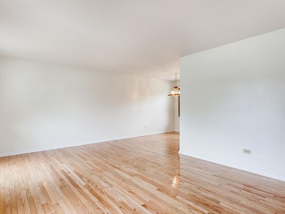 3rd image of 209 Kingsport Dr