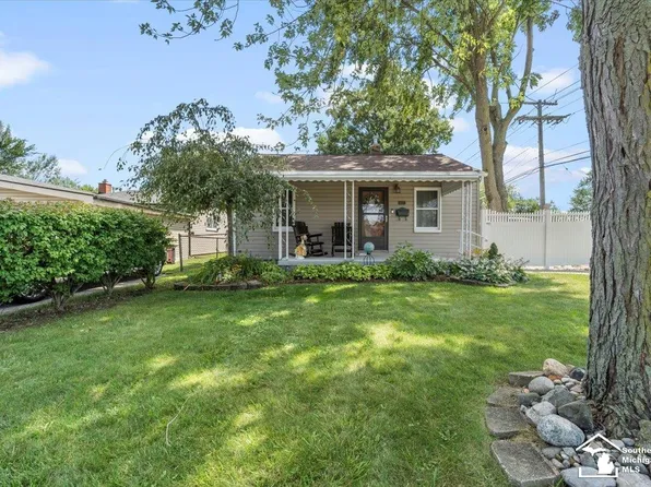16771 Kennebec St, Southgate, MI 48195