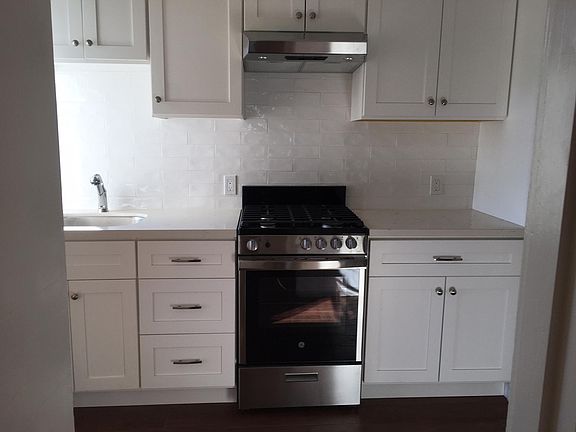 3rd image of 105 21st Ave