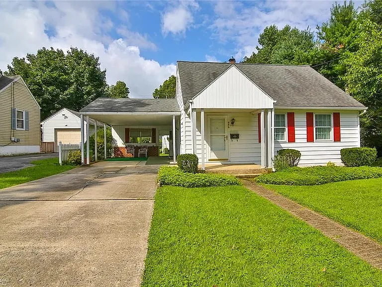 486 Willow Rd — Photo 1