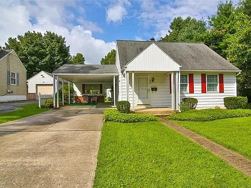 486 Willow Rd Photo 1