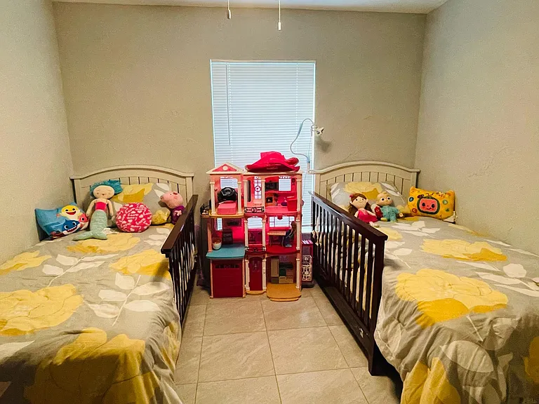 5813 S 37th Ct — Photo 7