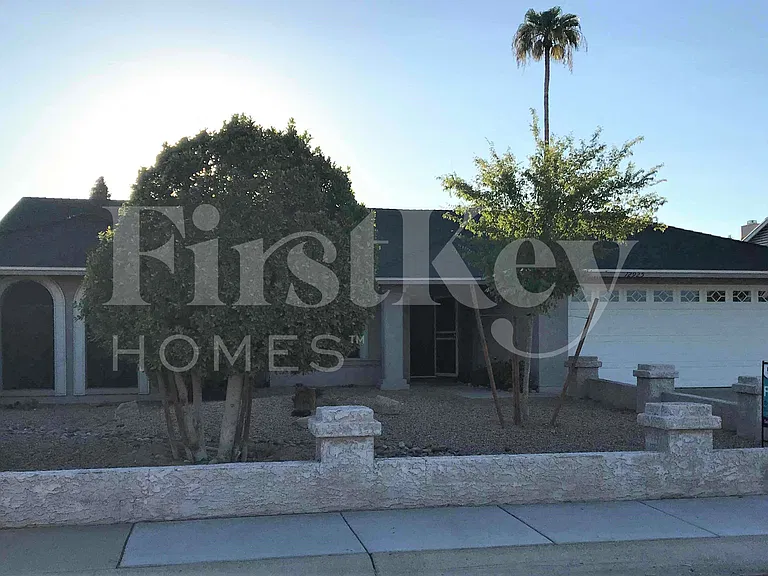 12925 N 73rd Ave — Photo 1
