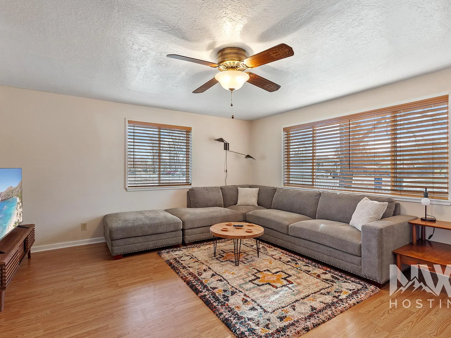 2 bed, 997 sqft, $2,350 — Photo 2