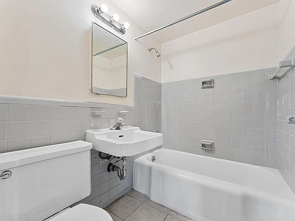 4th image of 6 Fordham Hill Oval APT 14A