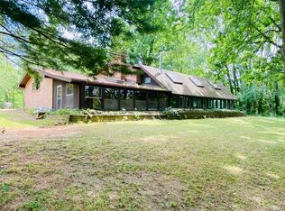 9090 Lake Forest Dr, Coopersville, MI 49404