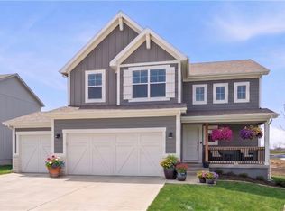 3522 SE Corbin Dr, Lees Summit, MO 64082