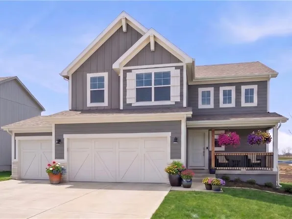 3522 SE Corbin Dr, Lees Summit, MO 64082