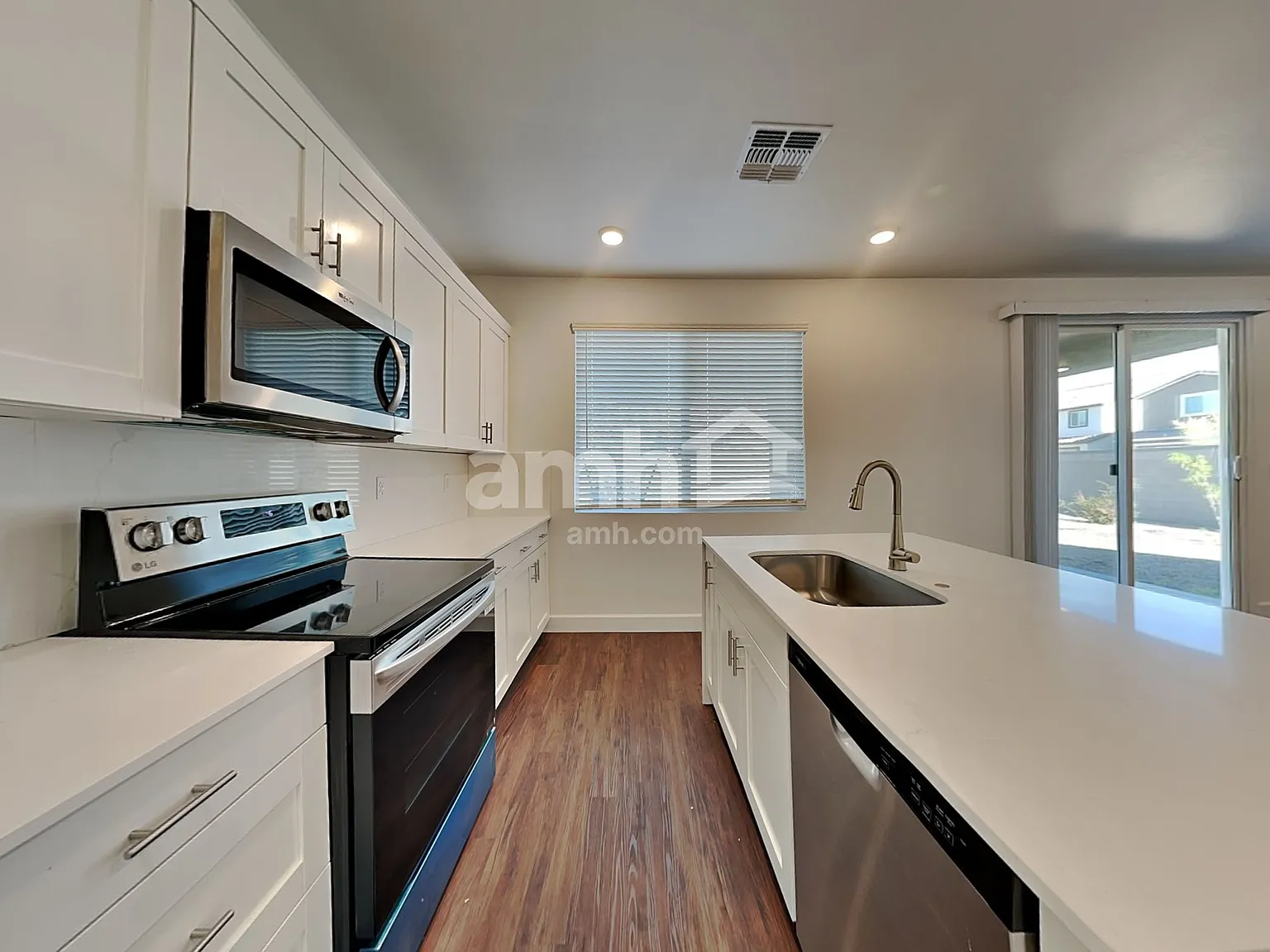 4 bed, 2.5 bath, 2013 sqft, $2,245 — Photo 4