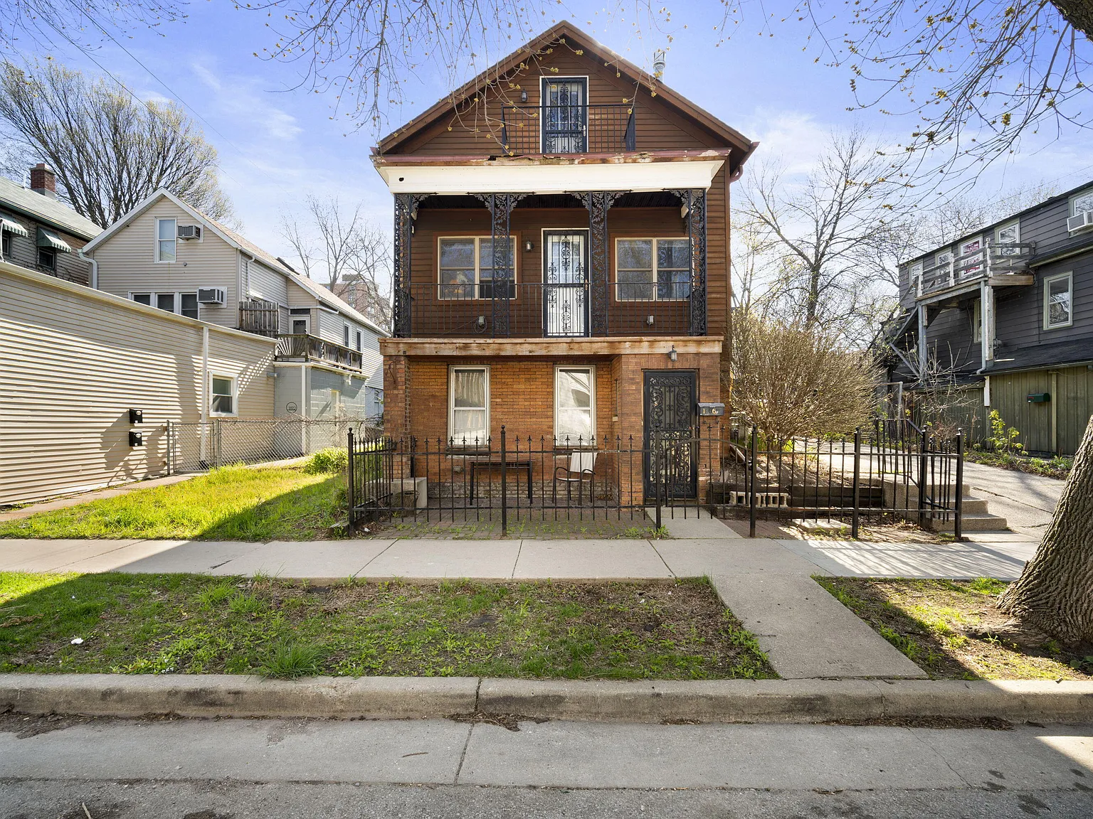 1806 N Arlington Pl — Photo 3