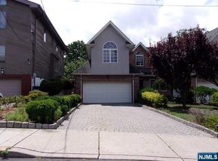 414 Elizabeth St, Fort Lee, NJ 07024