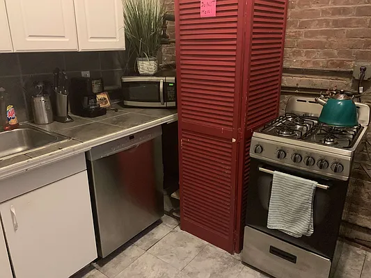 Rented by Flatiron Real Estate Advisors LLC | media 34