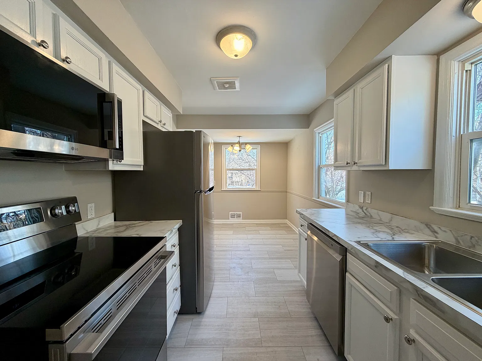 6 bed, 2400 sqft, $2,700 — Photo 1