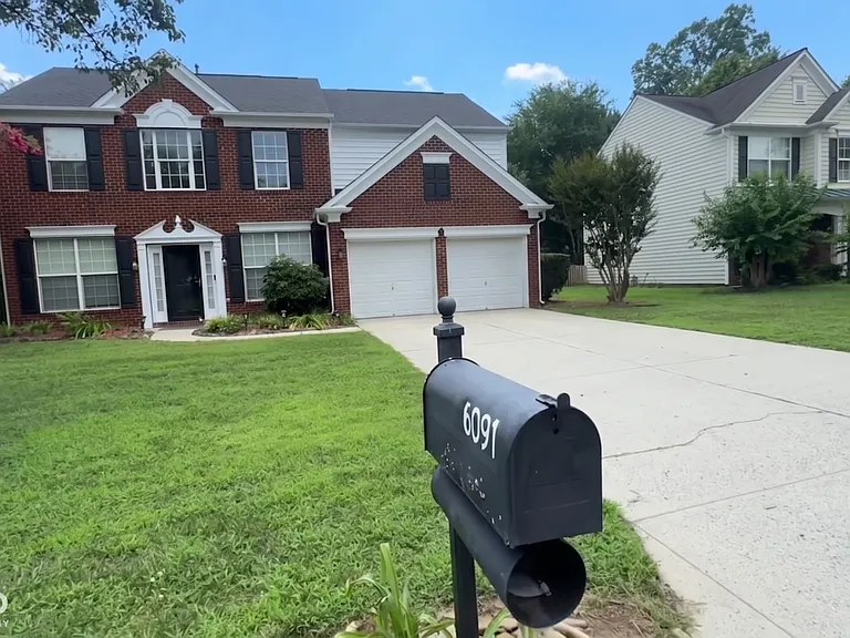 6091 Roseway Ct — Photo 1