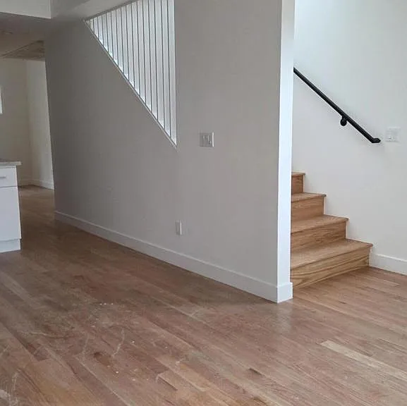 917 1/2 N Ridgewood Pl — Photo 4