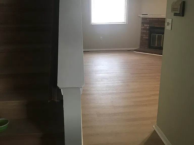 Entryway of 5811